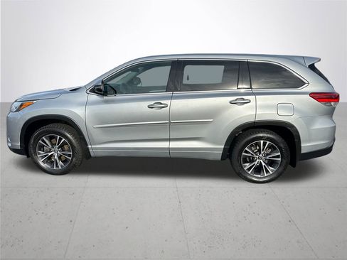 Used 2018 Toyota Highlander LE image 10