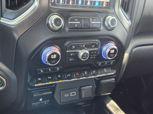 Used 2021 GMC Sierra 1500 AT4 w/ AT4 Value Package AWD/4WD image 17