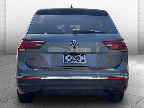 Used 2023 Volkswagen Tiguan SE w/ Panoramic Sunroof Package image 3