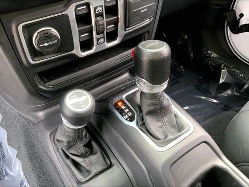 Used 2023 Jeep Gladiator Sport AWD/4WD image 14