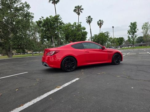 Used 2013 Hyundai Genesis 3.8 RWD image 9