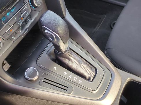 Used 2017 Ford Focus SEL FWD image 25