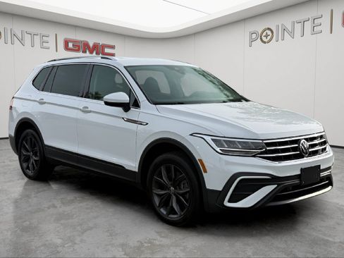 Used 2024 Volkswagen Tiguan SE AWD/4WD image 1
