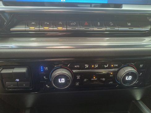 Used 2024 Chevrolet Silverado 1500 High Country w/ Technology Package AWD/4WD image 18