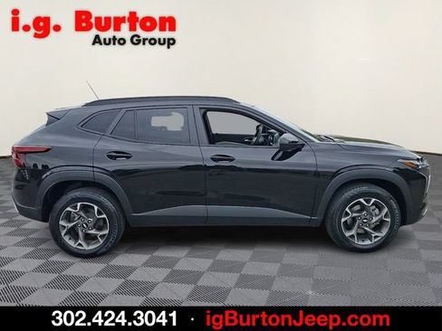 Used 2024 Chevrolet Trax LT FWD image 7