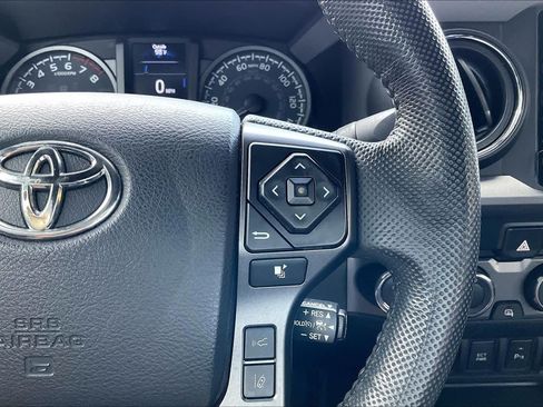 Used 2022 Toyota Tacoma TRD Sport w/ Technology Package AWD/4WD image 19