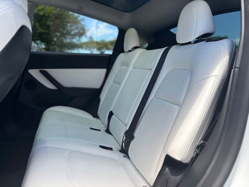 Used 2022 Tesla Model Y Performance AWD/4WD image 9