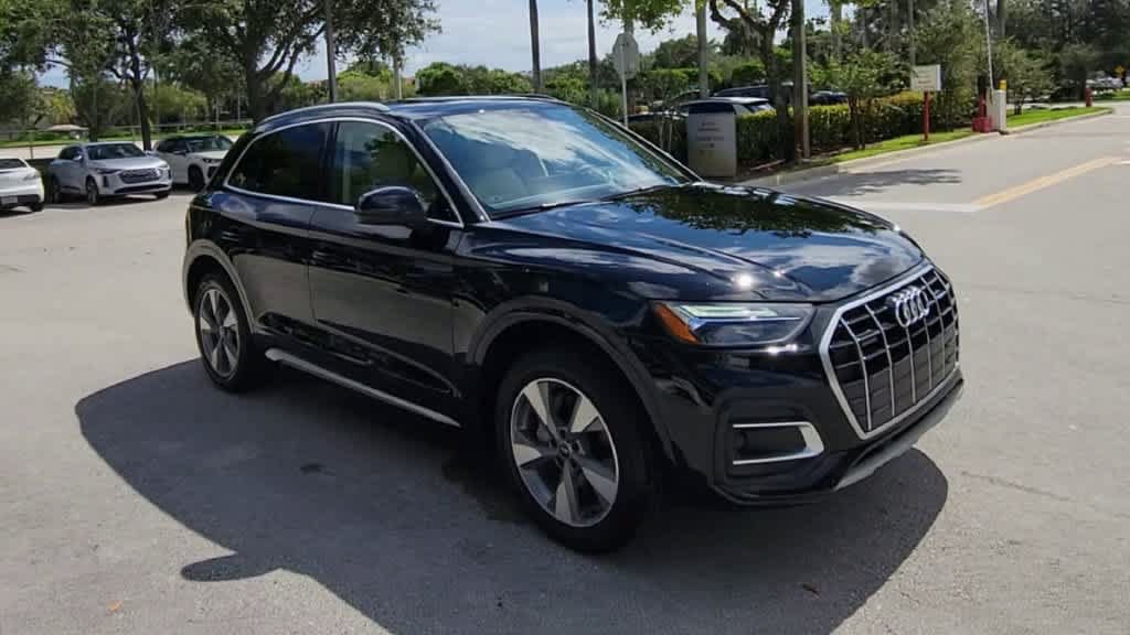 Certified 2024 Audi Q5 2.0T Premium w/ Convenience Package AWD/4WD image 2
