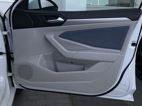 New 2025 Volkswagen Jetta SE image 18