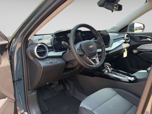 New 2026 Chevrolet Trax LT w/ LT Convenience Package FWD image 14