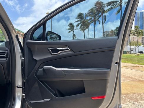 Used 2024 Kia Niro EX Touring FWD image 15