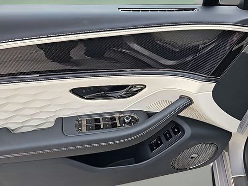 New 2025 Bentley Flying Spur Plug-In Hybrid AWD/4WD image 17