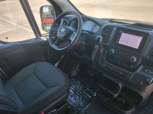 Used 2025 RAM ProMaster 2500 w/ U-Haul Equipment Group FWD image 17