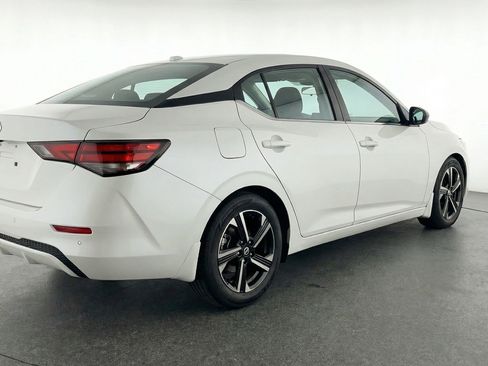 Used 2025 Nissan Sentra SV FWD image 9