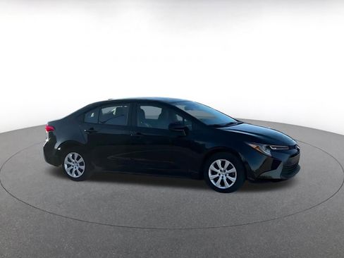 Used 2025 Toyota Corolla LE image 2