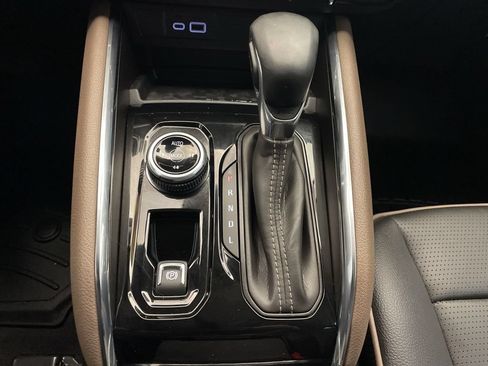 Used 2025 GMC Canyon Denali AWD/4WD image 16