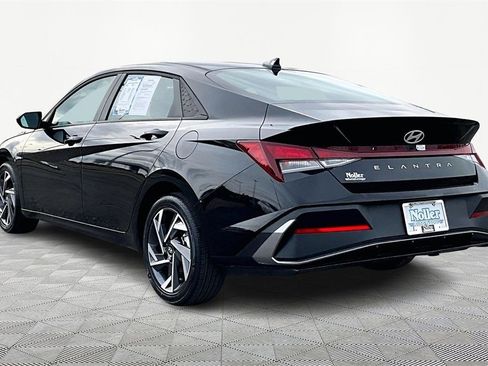 Used 2025 Hyundai Elantra Sport image 13