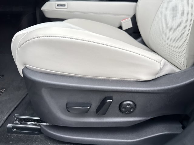 Certified 2024 Nissan Ariya AWD image 11