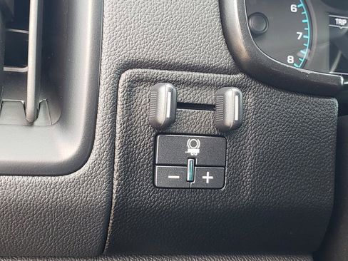 Used 2022 Chevrolet Colorado LT w/ Luxury Package image 36