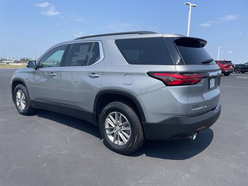 Used 2023 Chevrolet Traverse LT w/ Rear Camera Mirror Package AWD/4WD image 3