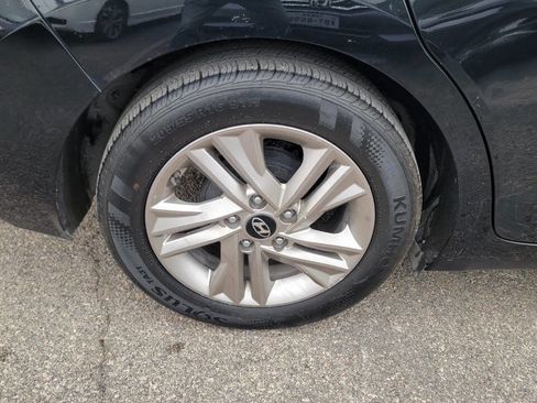 Used 2019 Hyundai Elantra SE w/ Cargo Package image 29