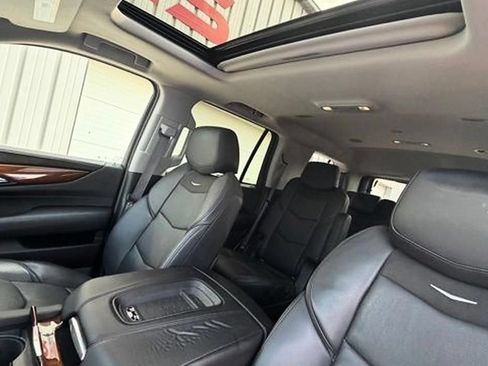 Used 2016 Cadillac Escalade Luxury AWD/4WD image 8