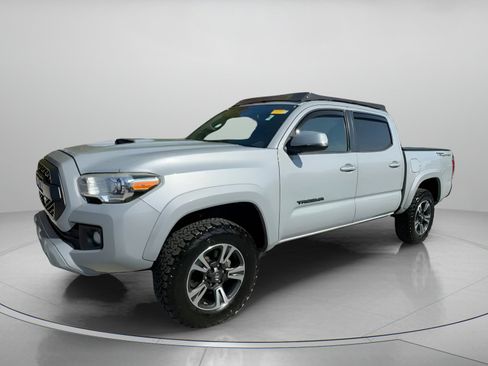 Used 2019 Toyota Tacoma TRD Sport image 12