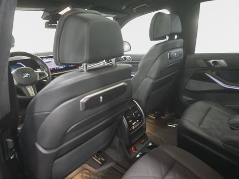 Used 2024 BMW X7 xDrive40i w/ M Sport Package AWD/4WD image 10
