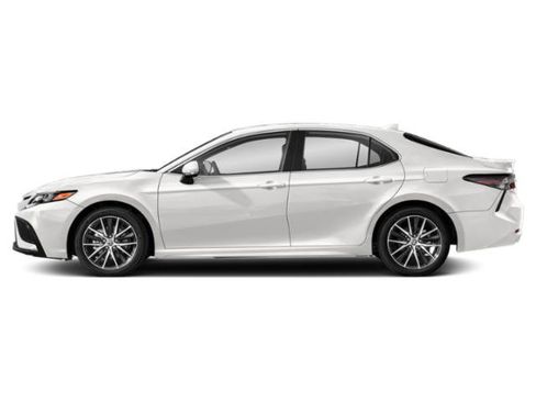 Used 2024 Toyota Camry SE FWD image 3
