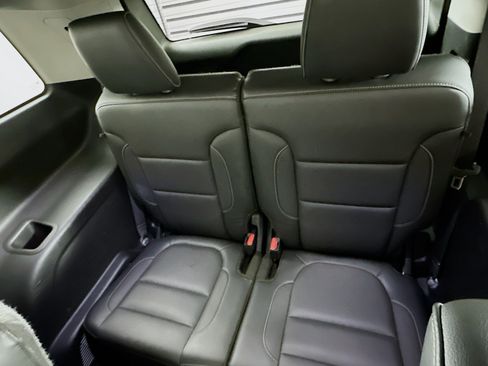 Used 2018 GMC Acadia SLT w/ LPO, Cargo Package FWD image 28