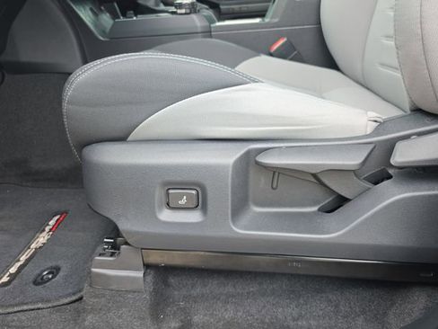 Used 2025 Toyota Tacoma TRD Off-Road image 28