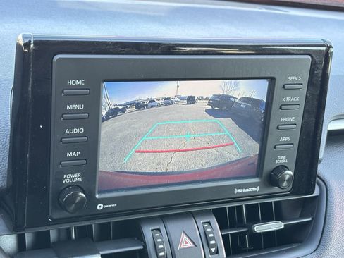 Used 2021 Toyota RAV4 XLE Premium image 8