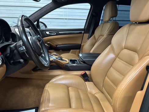 Used 2015 Porsche Cayenne Turbo AWD/4WD image 10