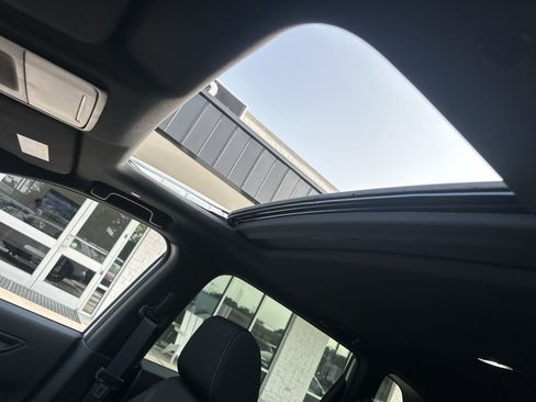 Used 2025 Honda CR-V Sport image 11