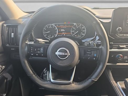 Used 2022 Nissan Pathfinder SV w/ SV Black Package AWD/4WD image 13