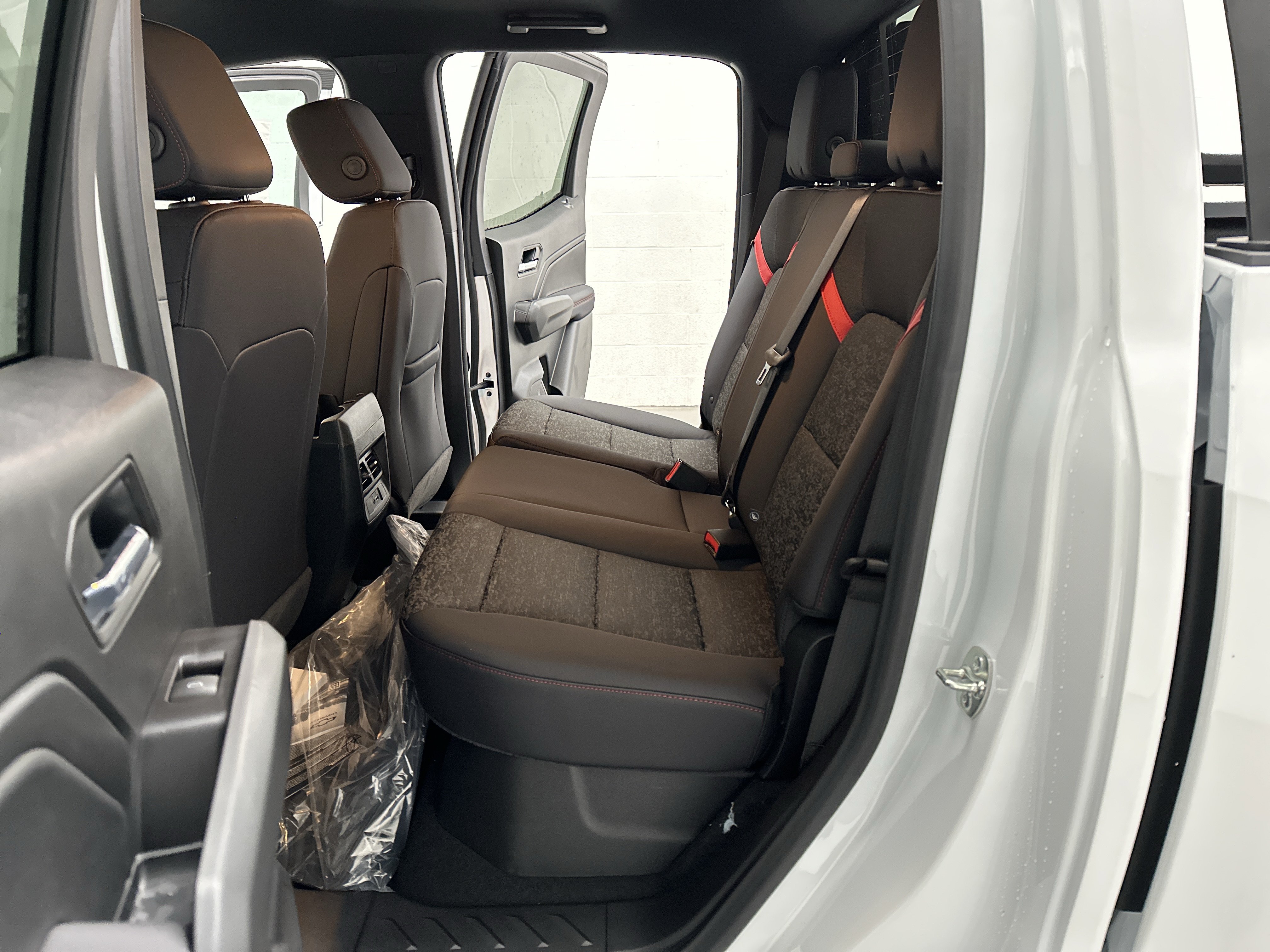 New 2026 Chevrolet Colorado Z71 w/ Midnight Edition AWD/4WD image 23