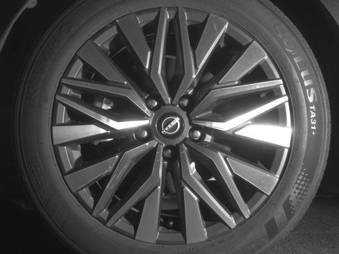 Used 2024 Nissan Altima 2.5 SV image 12