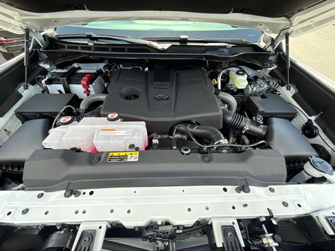New 2026 Toyota Tundra Limited AWD/4WD image 7
