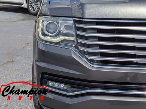 Used 2017 Lincoln Navigator Select RWD image 11