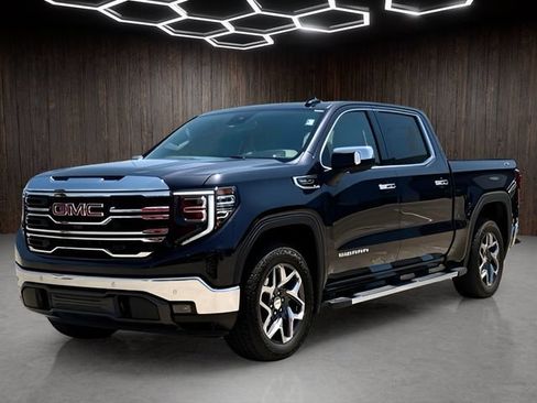 Used 2025 GMC Sierra 1500 SLT w/ SLT Premium Plus Package AWD/4WD image 4