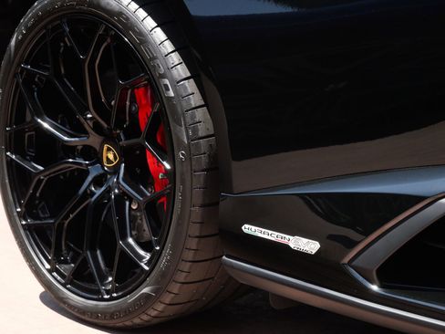 Used 2023 Lamborghini Huracan EVO RWD image 12