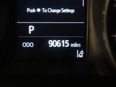 Used 2021 Toyota C-HR LE FWD image 25