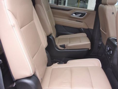 Used 2021 Chevrolet Tahoe Premier w/ Premium Package image 38