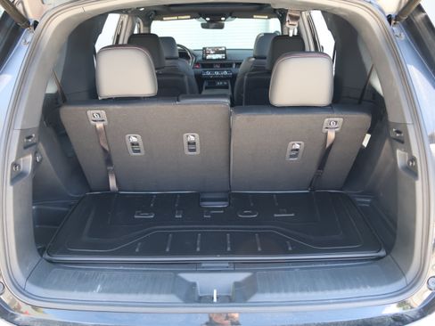 Used 2025 Honda Pilot Black Edition image 37