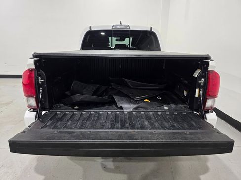Used 2018 Toyota Tacoma TRD Sport image 26