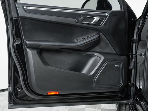 Used 2024 Porsche Macan GTS image 16