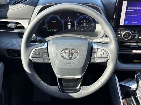 New 2026 Toyota Highlander Limited image 17