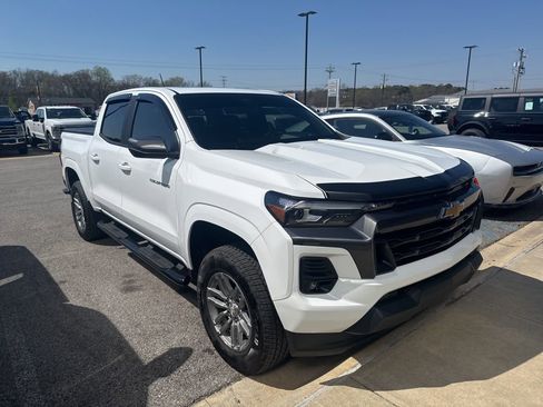 Used 2024 Chevrolet Colorado LT w/ LT Convenience Package III image 9