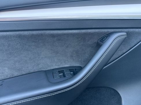 Used 2023 Tesla Model Y Performance image 11