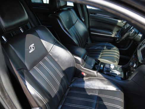 Used 2019 Chrysler 300 S AWD/4WD image 19